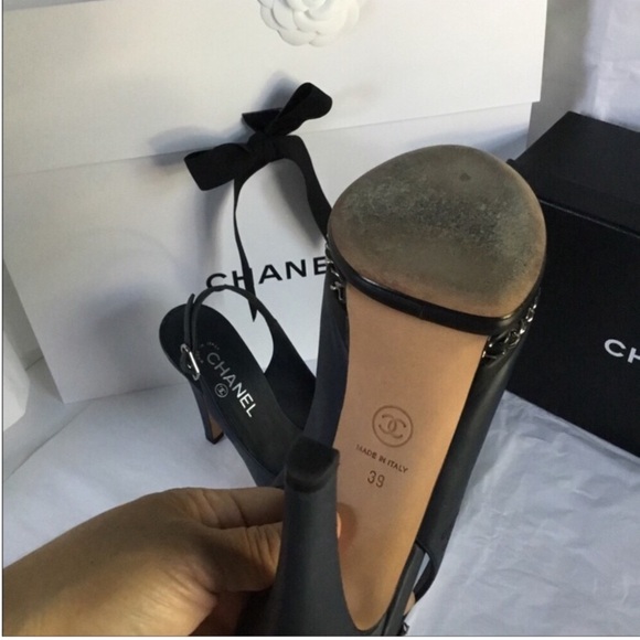 CHANEL - Picture 13 of 16